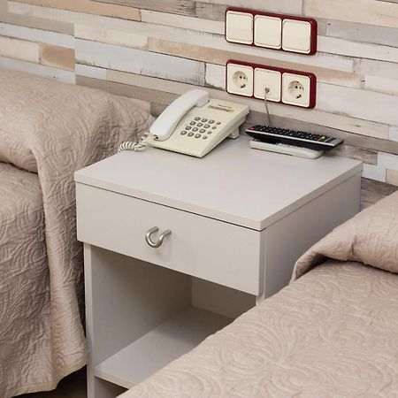 Hostal Viky Madrid Bagian luar foto