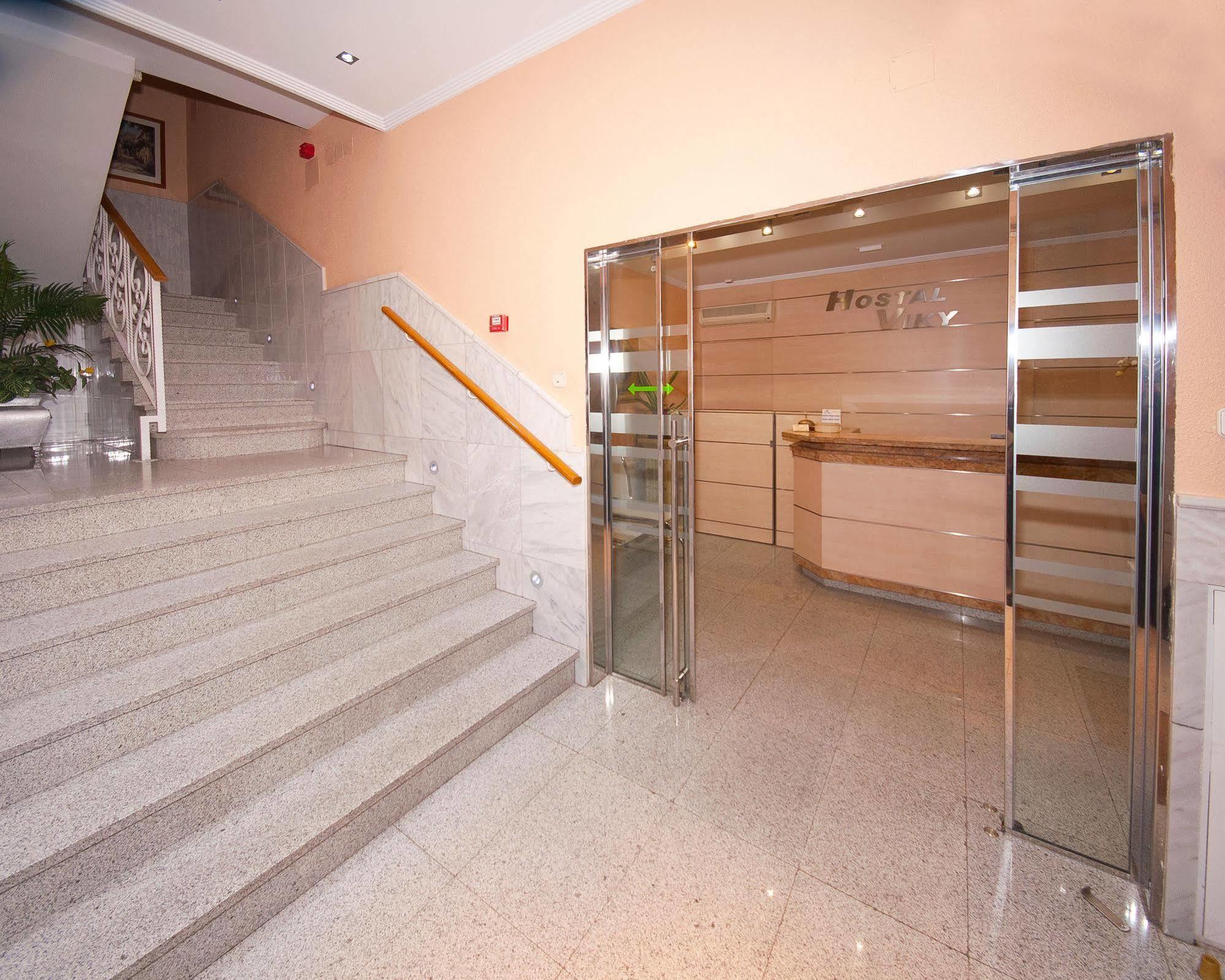 Hostal Viky Madrid Bagian luar foto