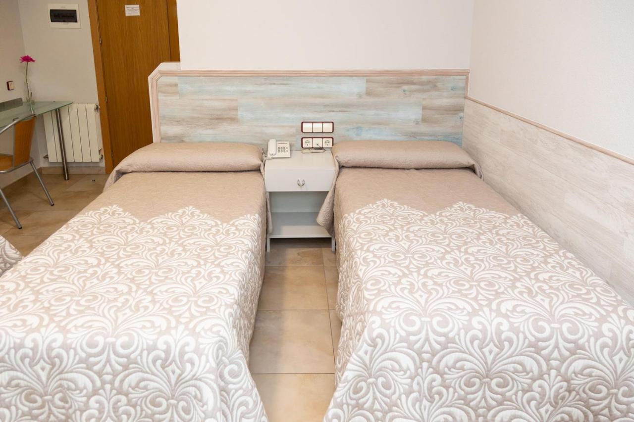 Hostal Viky Madrid Bagian luar foto