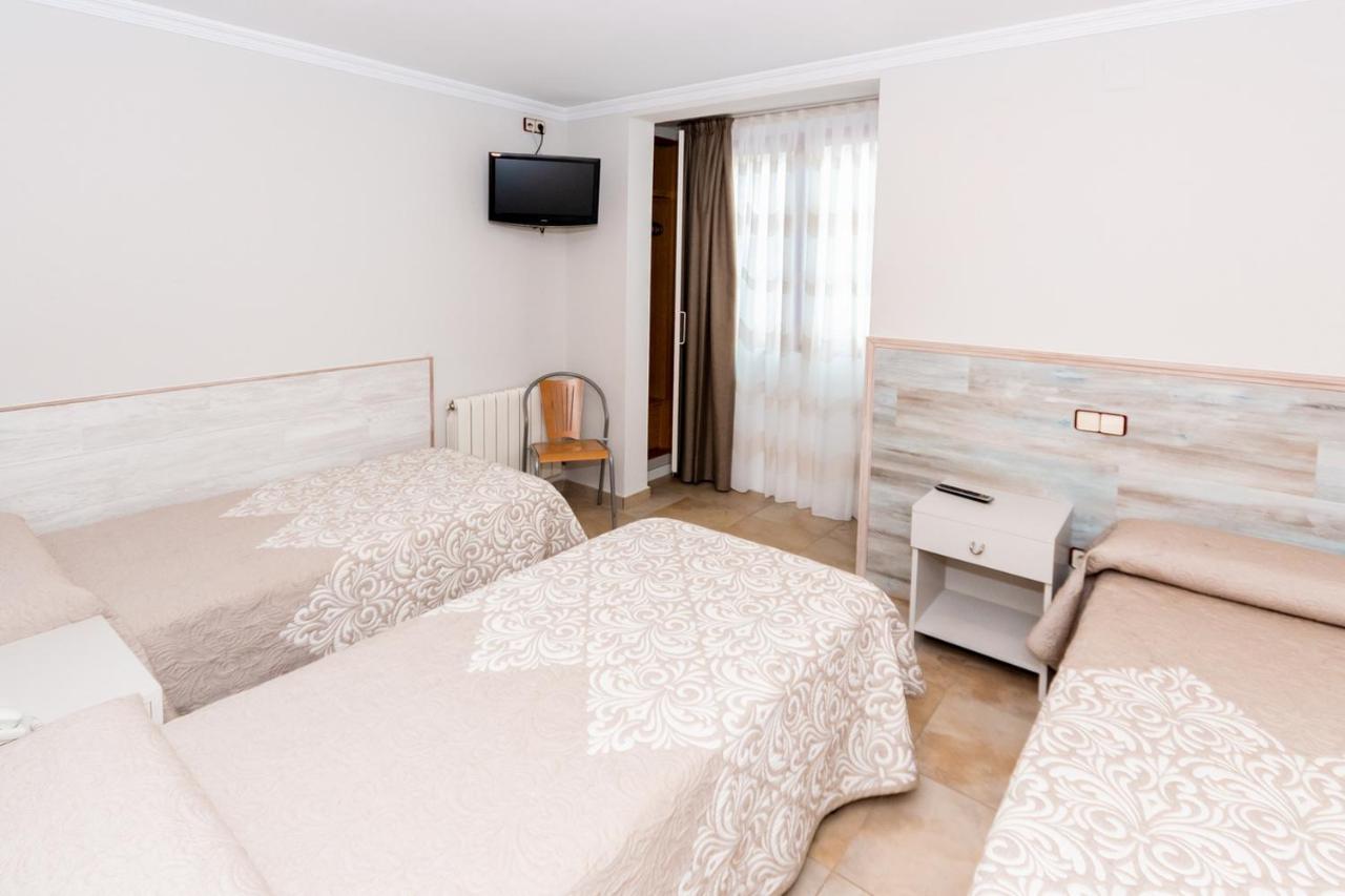 Hostal Viky Madrid Bagian luar foto
