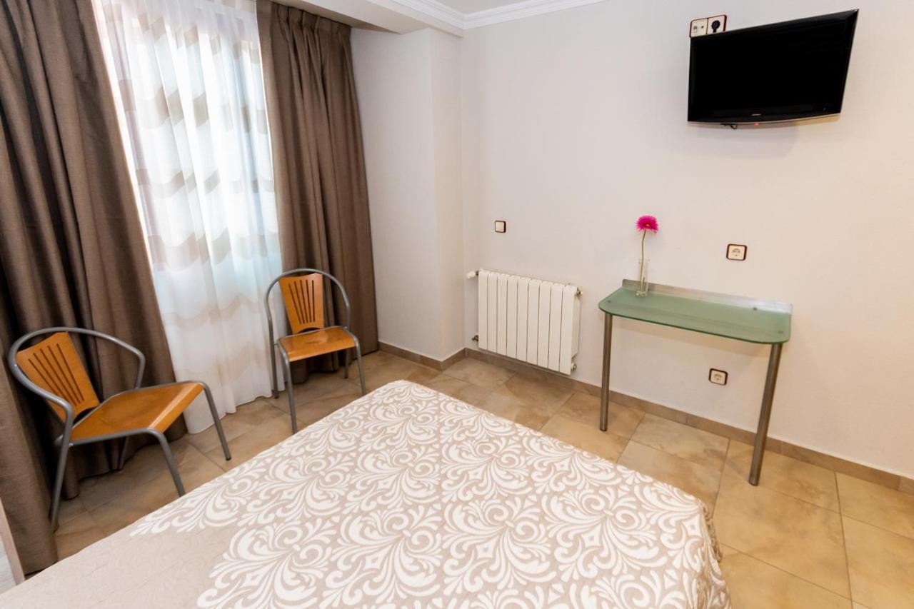 Hostal Viky Madrid Bagian luar foto