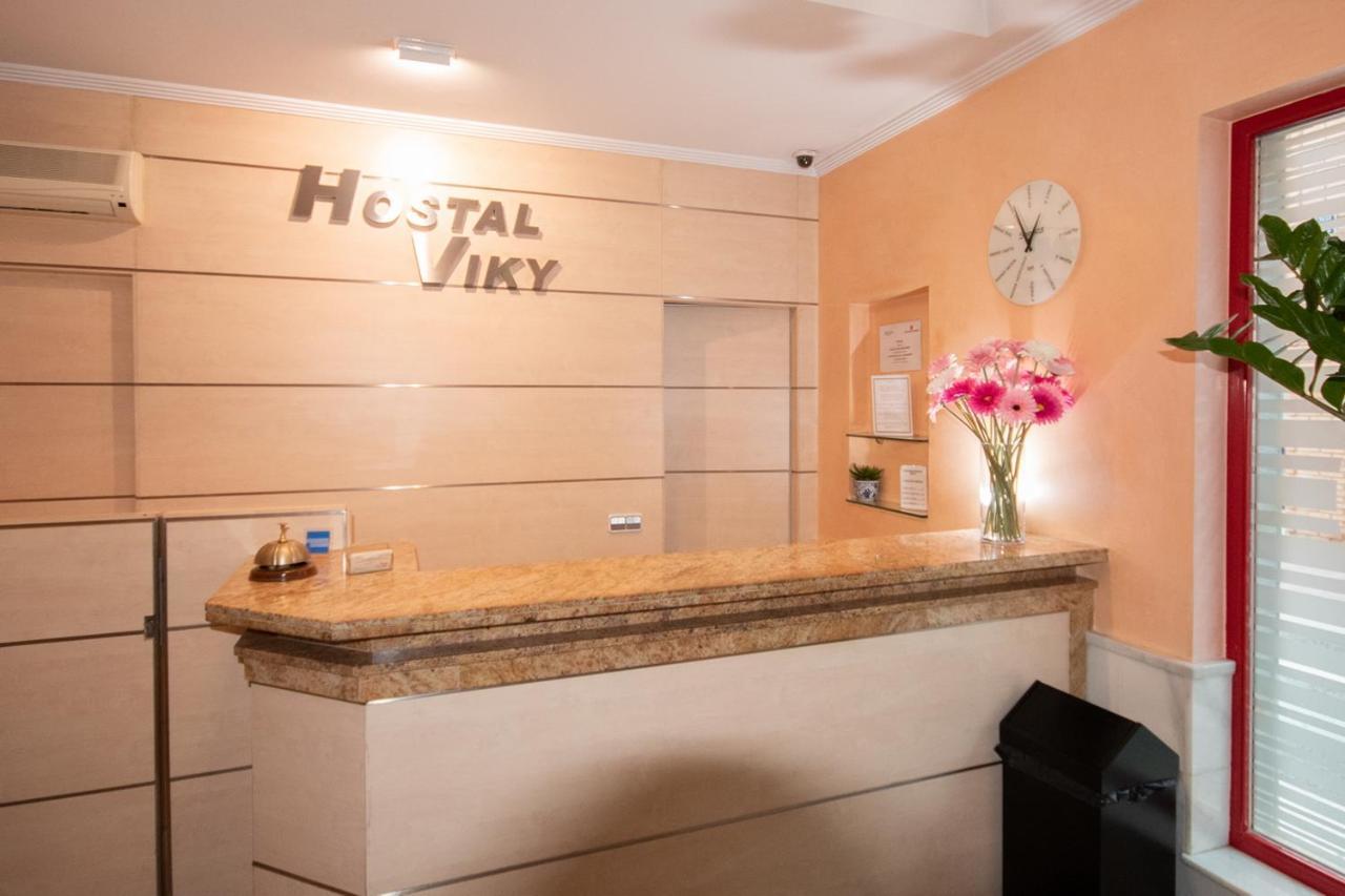 Hostal Viky Madrid Bagian luar foto