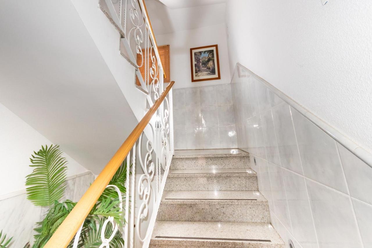 Hostal Viky Madrid Bagian luar foto