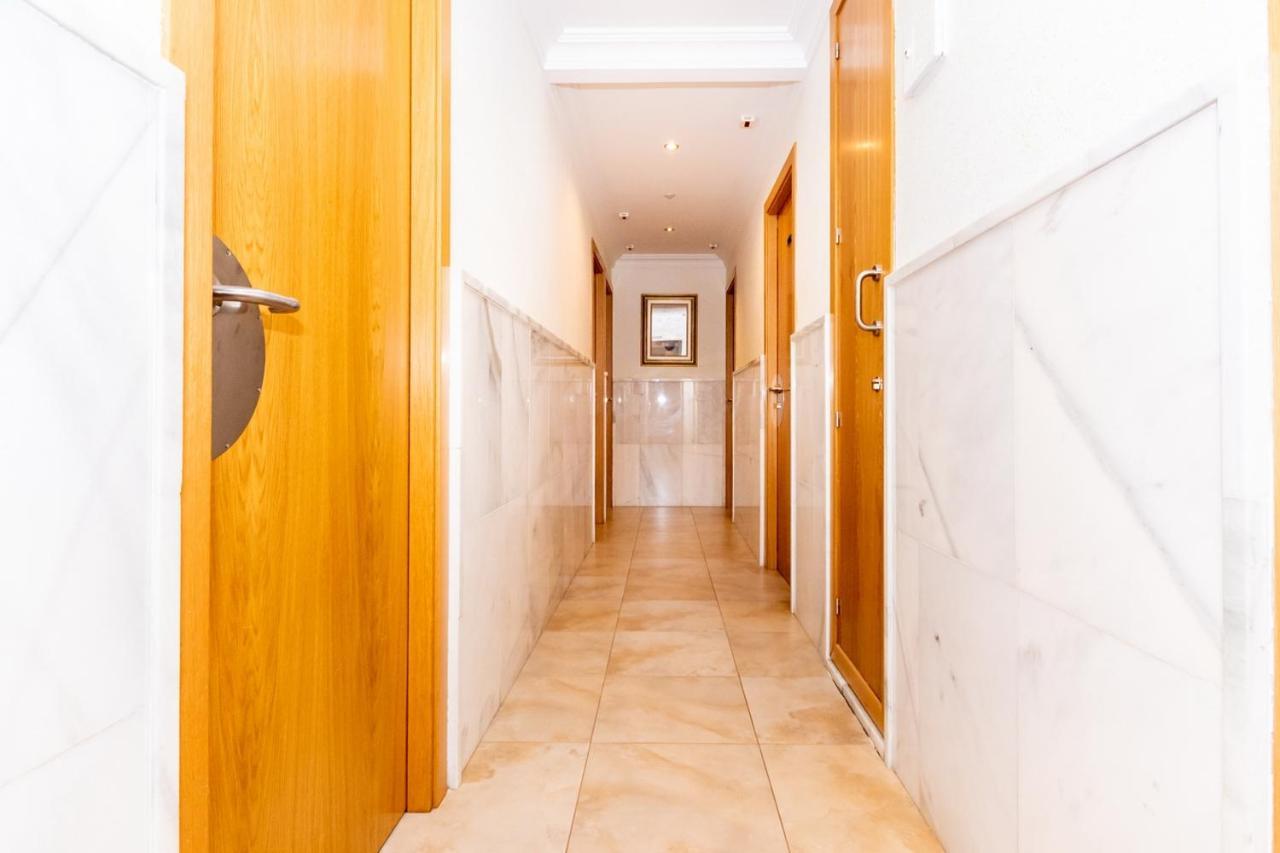Hostal Viky Madrid Bagian luar foto