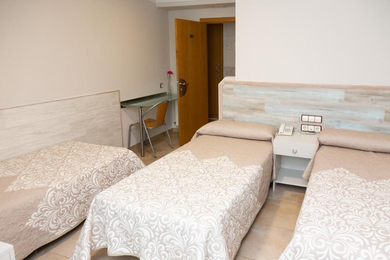 Hostal Viky Madrid Bagian luar foto