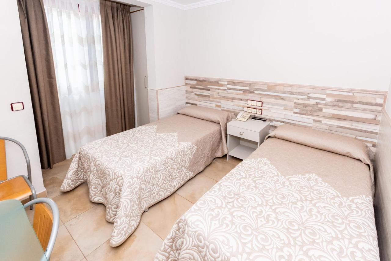 Hostal Viky Madrid Bagian luar foto