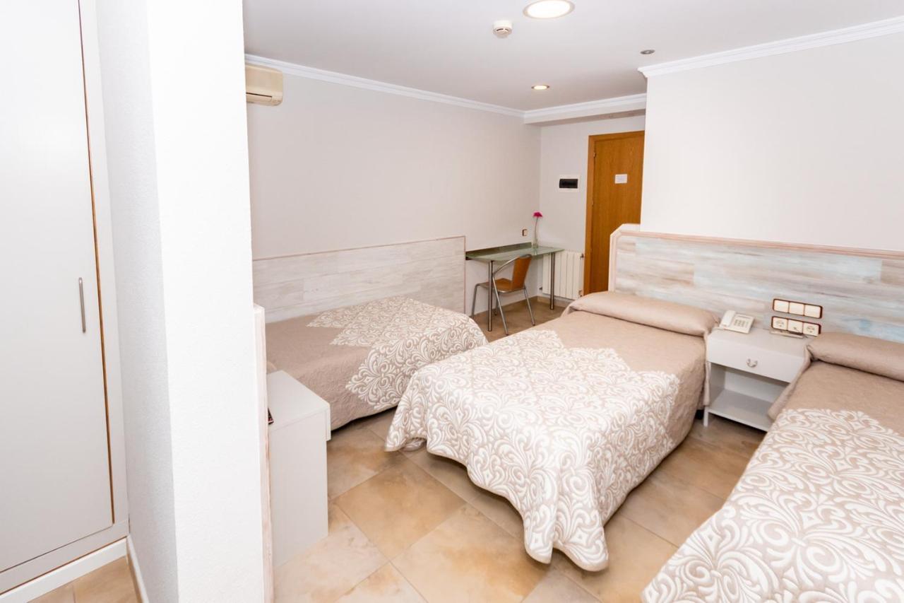 Hostal Viky Madrid Bagian luar foto