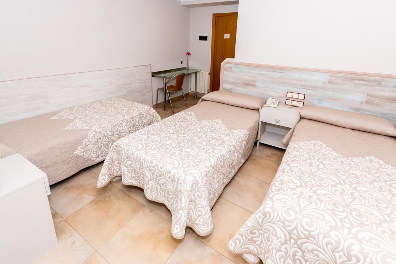 Hostal Viky Madrid Bagian luar foto