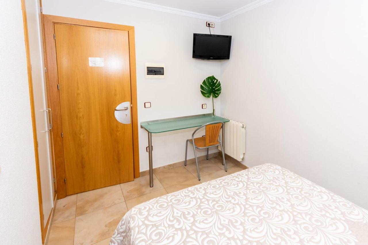 Hostal Viky Madrid Bagian luar foto