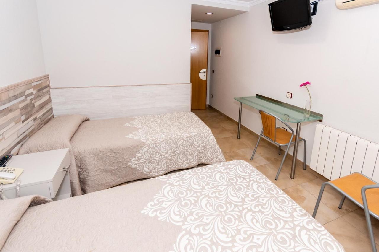 Hostal Viky Madrid Bagian luar foto