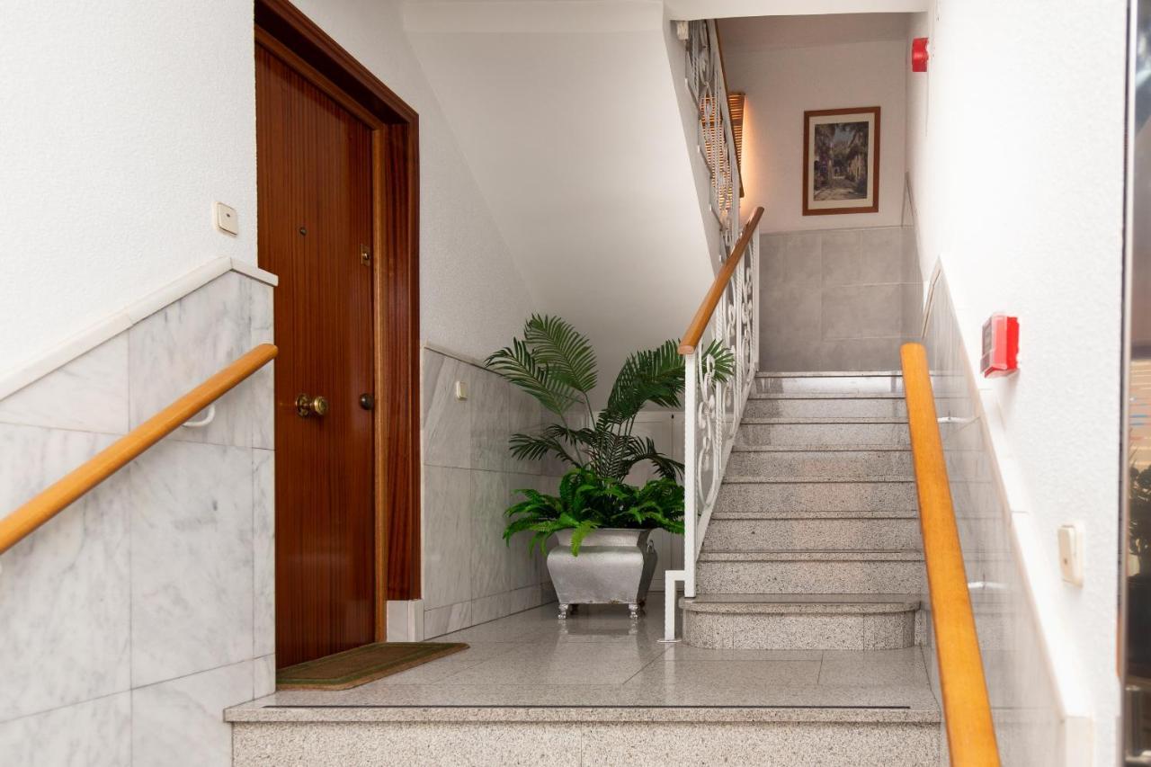 Hostal Viky Madrid Bagian luar foto